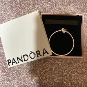 Pandora Moments Entwined Infinite Hearts Clasp Bangle
